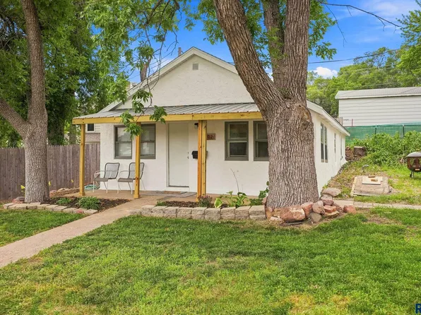 1502 E 12th St, Sioux Falls, SD 57103