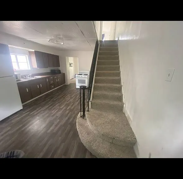 208 1st Ave — Photo 5