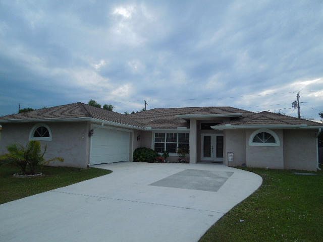 1st image of 1938 SE Lavina Cir