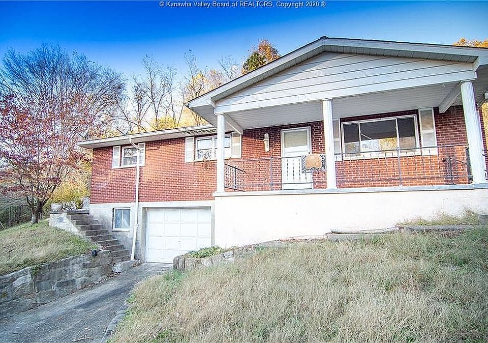 1018 Willow Dr. "Hill House"
