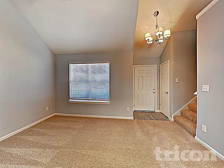 216 Ernestine Way — Photo 2