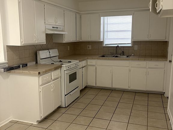 3rd image of 402 W Silverwood Dr