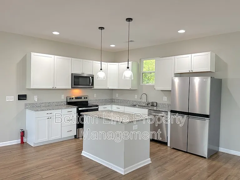 641 Central Dr NW — Photo 5