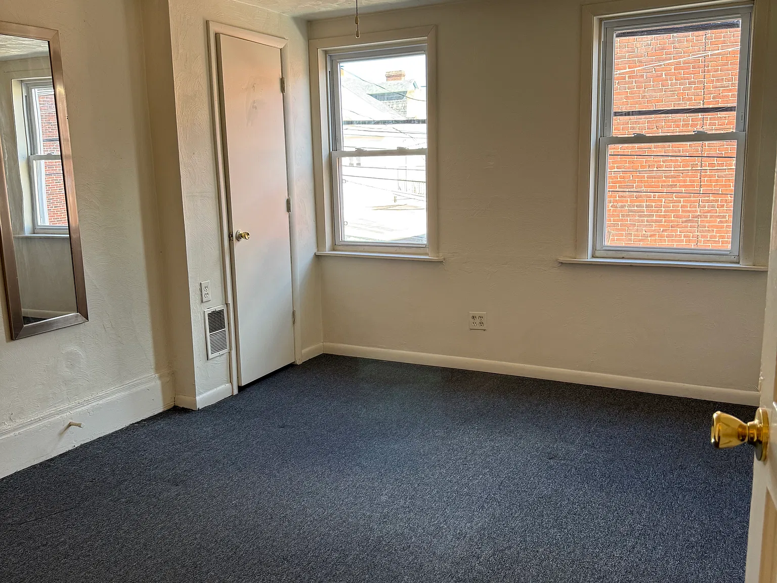 3 bed, 1100 sqft, $1,350 — Photo 4