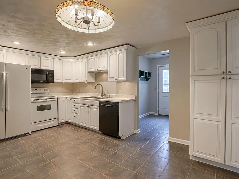 273 Shanahan Rd — Photo 6