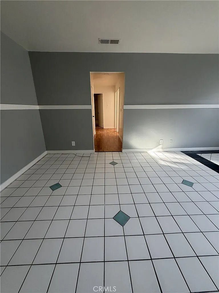 2 bed, 875 sqft, $2,600 — Photo 3
