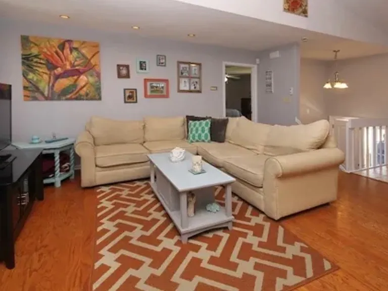2034 Lake View Cir — Photo 4