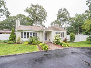 289 N Ontario St, Ronkonkoma, NY 11779