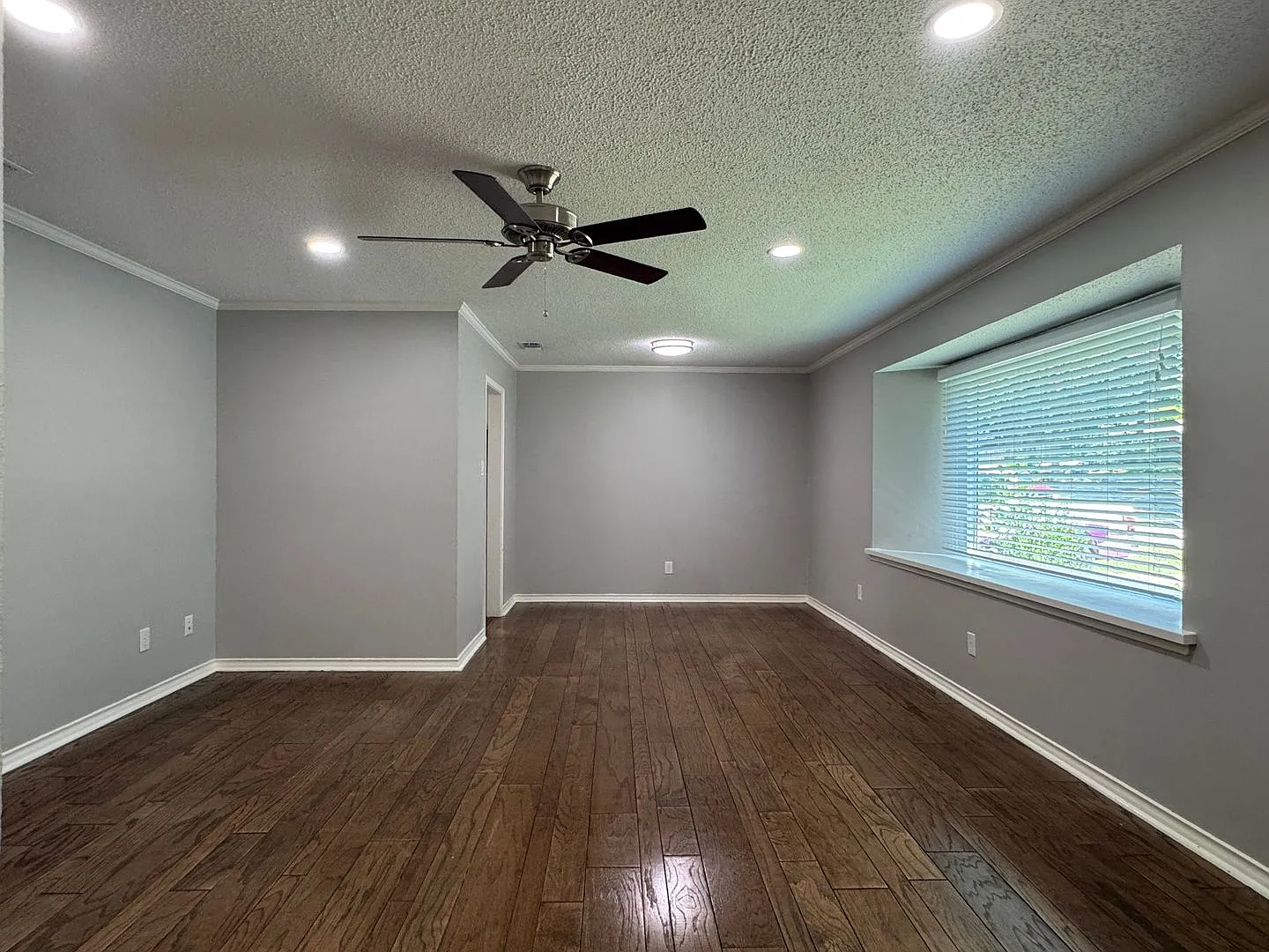 1825 Courtney Dr. — Photo 3