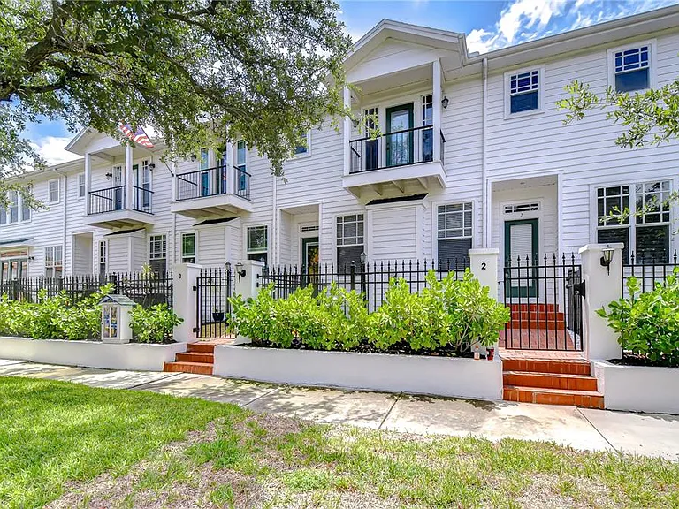 113 Bosphorous Ave #5 — Photo 1