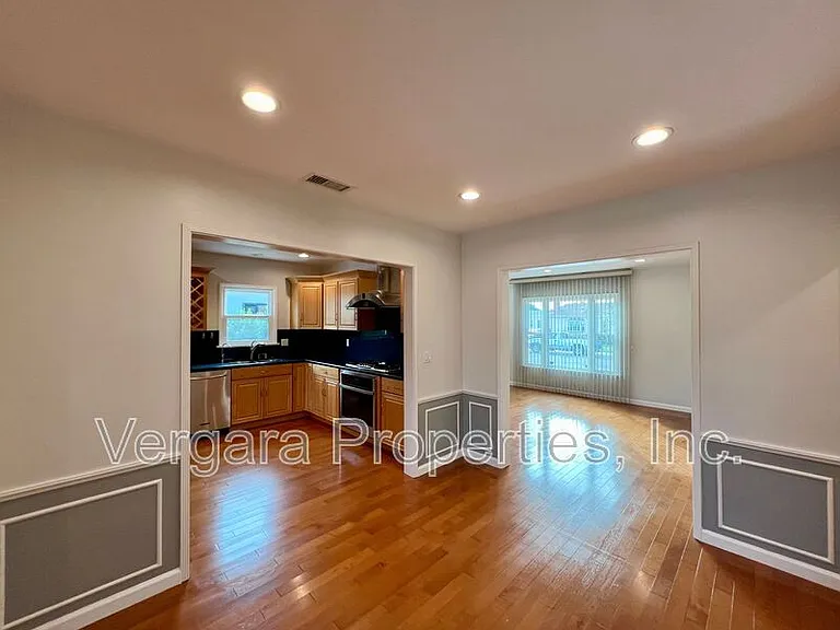 6531 W 85th St — Photo 6