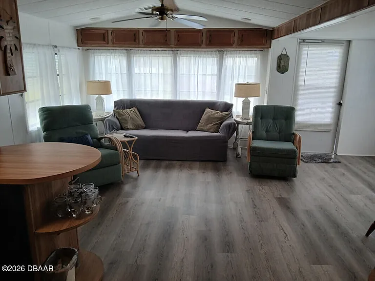 94 Eagle Point S — Photo 2