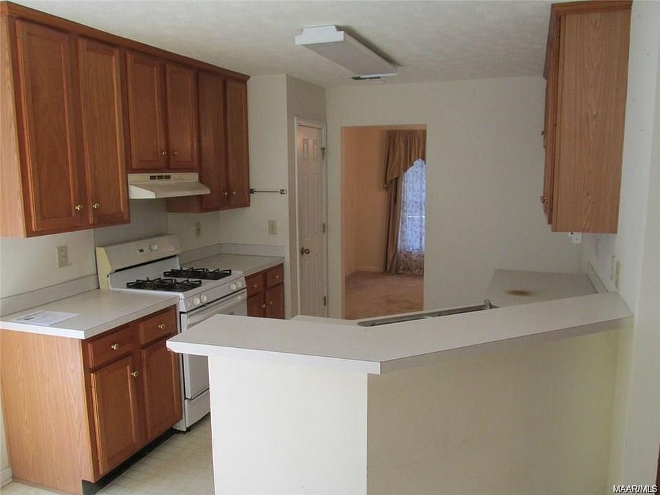 2nd image of 850 Brookland Curv
