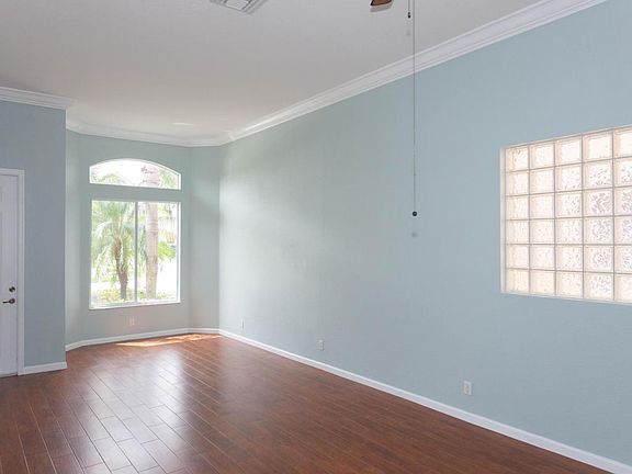 2nd image of 24 Country Lake Cir