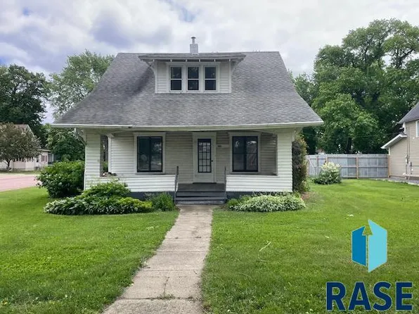 202 S Oak St, Inwood, IA 51240