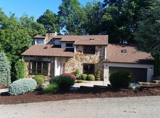 27 Renaissance Dr, Irwin, PA 15642