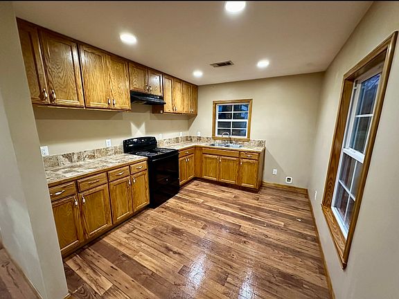3rd image of 318 Hill St #A