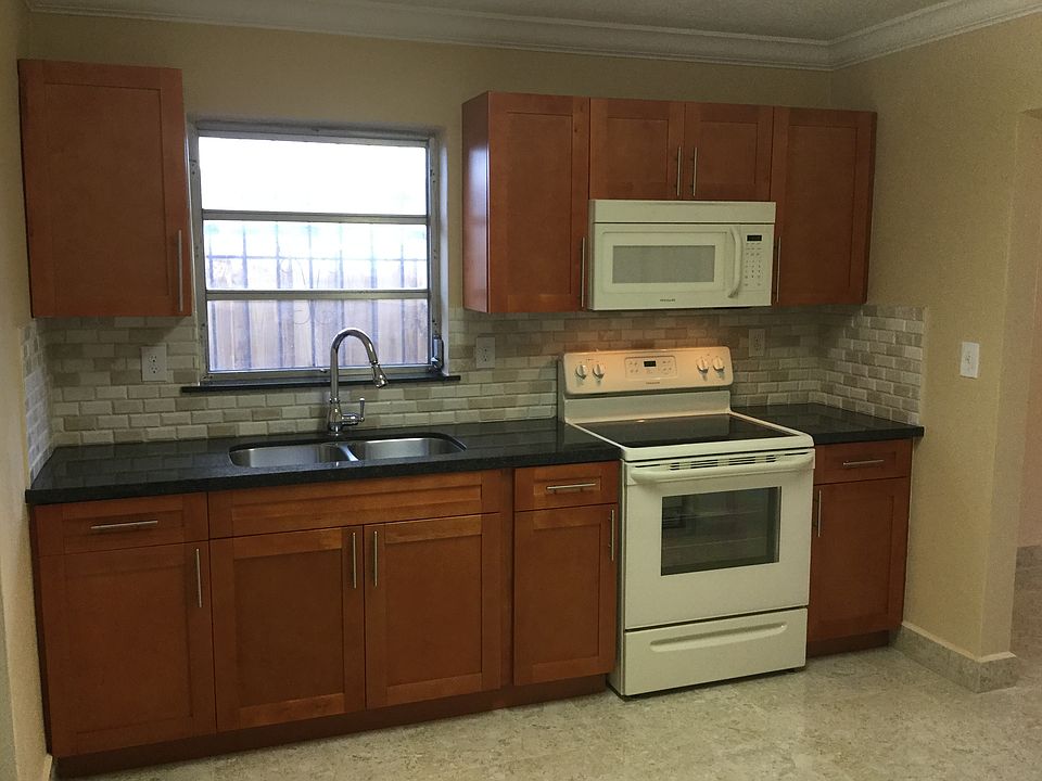 1st image of 867 SE 10th St