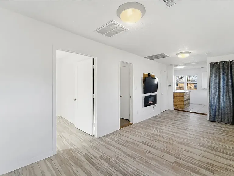 2644 Chicago Ave — Photo 17