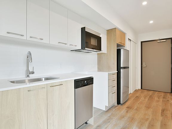 2nd image of 19 Robinson Ave #518