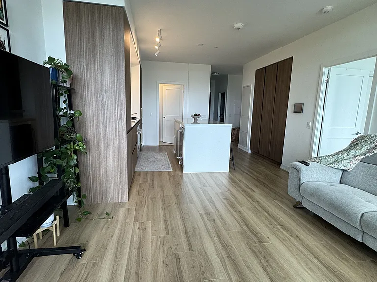 1 Hillsdale Ave E #609 — Photo 4