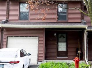24 Arnold Dr #C, Ottawa, ON K2H 6V9