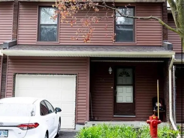 24 Arnold Dr #C, Ottawa, ON K2H 6V9
