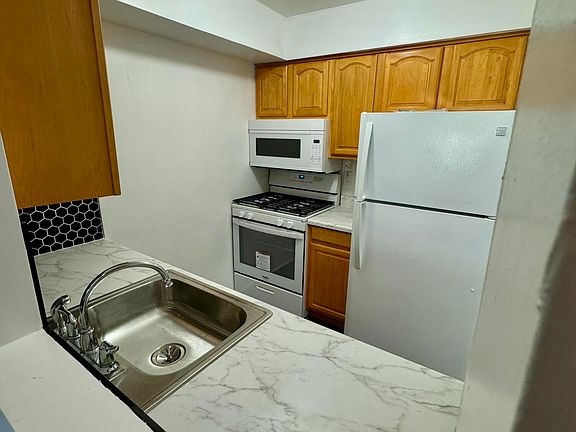 4th image of 20 Francine Ct #A