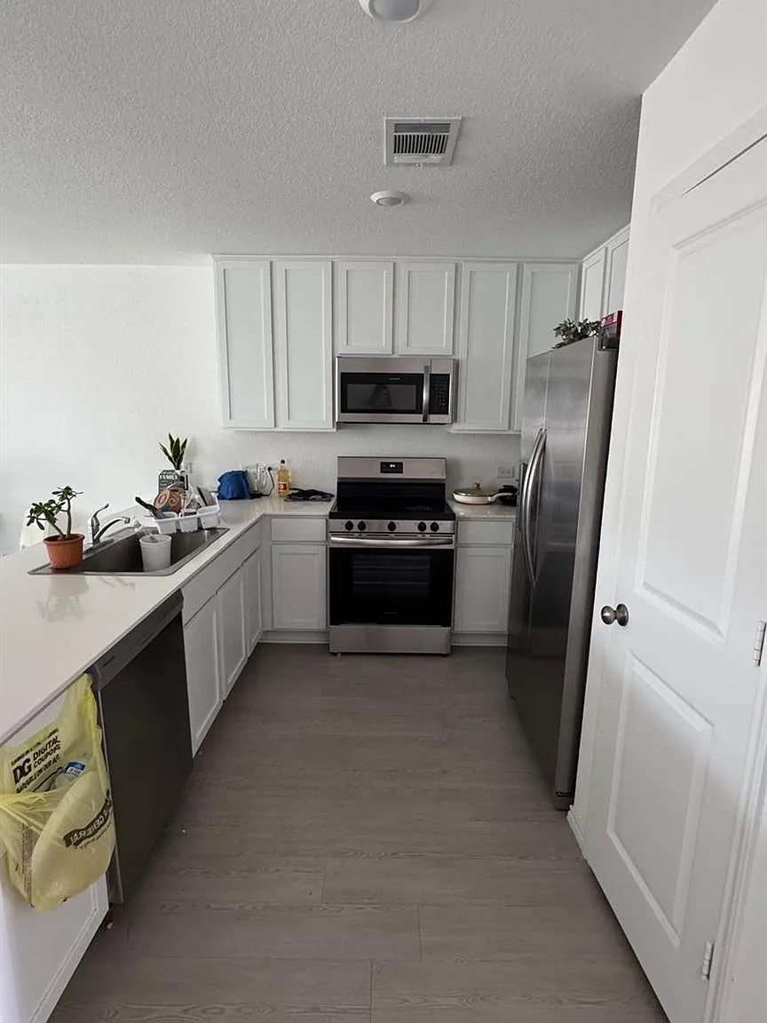 3 bed, 2.0 bath, 1213 sqft, $1,750 — Photo 3