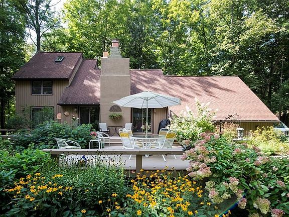 Multi-level decks on back of house to enjoy the park like yard