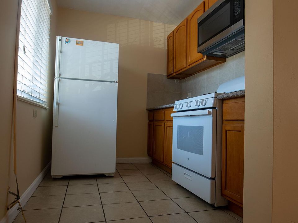 1st image of 410 E 17th St