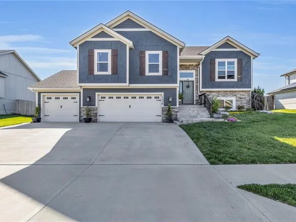 17936 Sunrise Dr, Weston, MO 64098