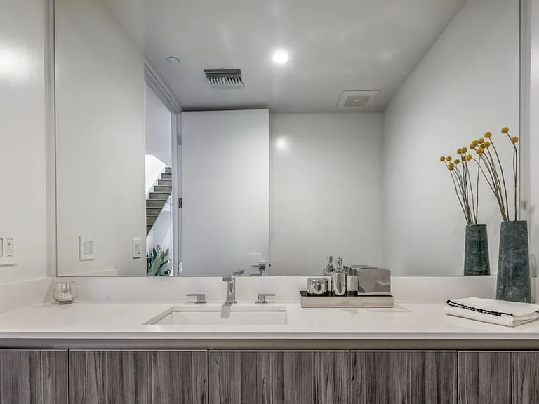724 N Croft Ave #307 — Photo 9