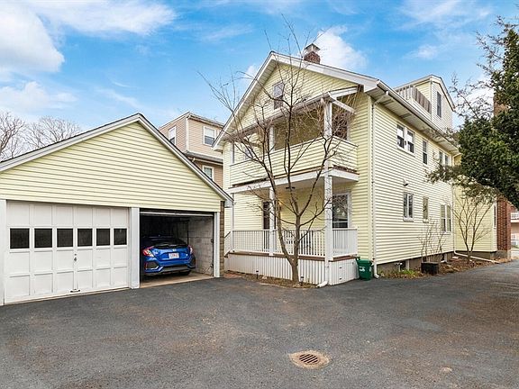 4th image of 250 Waverley Ave #250