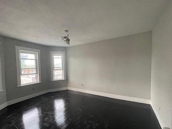4th image of 430 Medford St #1