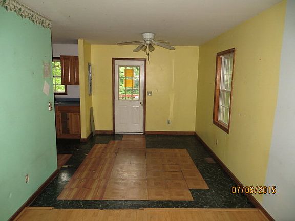 4th image of 1082 Essex Mill Rd