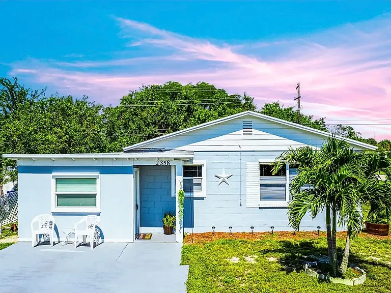 2358 2nd Ct SE — Photo 1