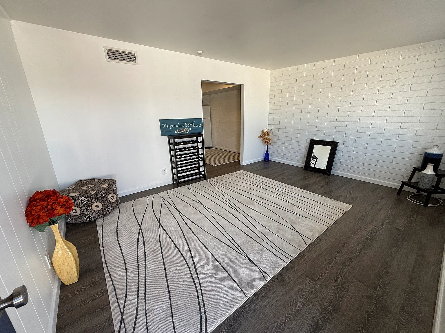 2 bed, 750 sqft, $1,249 — Photo 4