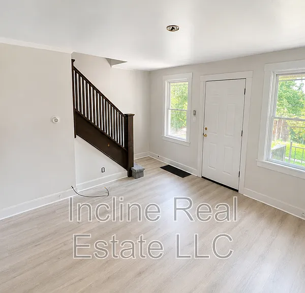 376 Ohio Ave — Photo 3