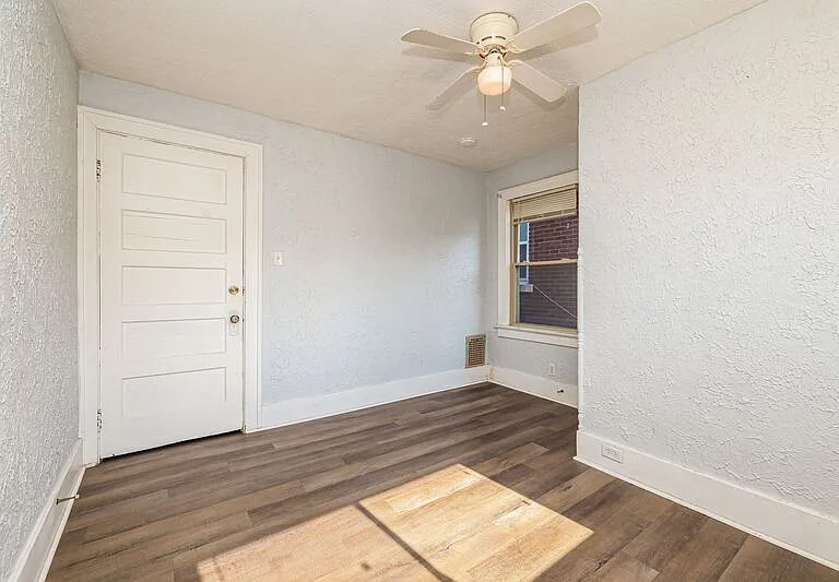 4009 E 3rd St #3 — Photo 8