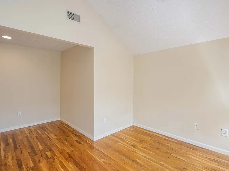 299 E 15th Ave — Photo 37