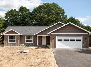 1823 Old Cabin Dr, Interlochen, MI 49643