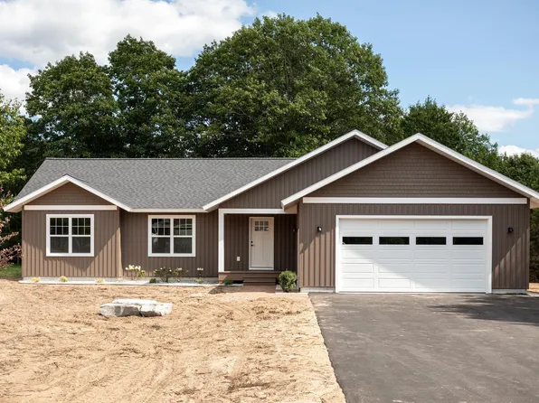 1823 Old Cabin Dr, Interlochen, MI 49643