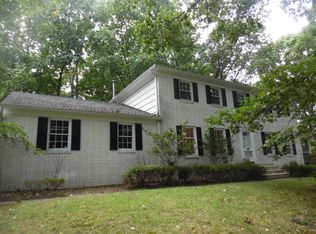 19 Round Hill Rd, Kinnelon, NJ 07405