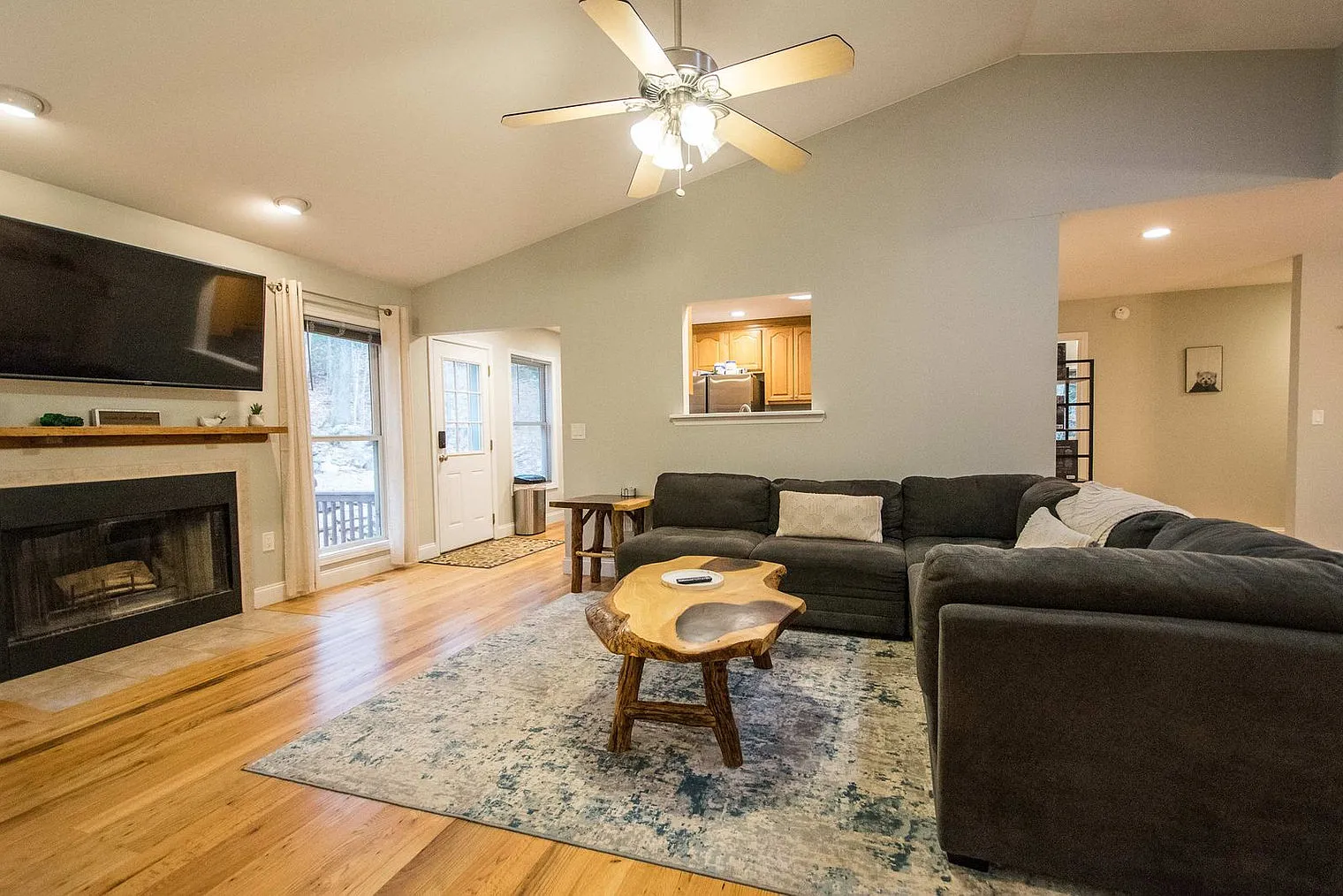 4 bed, 2.0 bath, 2034 sqft, $3,722 — Photo 2