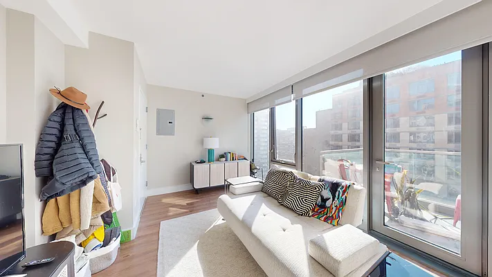 Rented by Bond New York | media 42