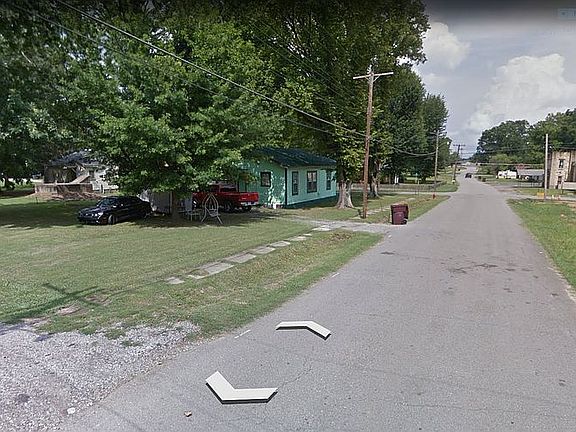 4th image of 708 S Elm St