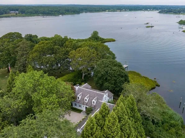 7 Wapan Rd, Westerly, RI 02891