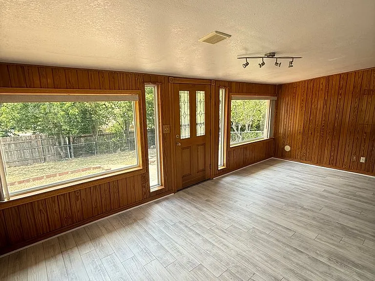 1001 Traci Dr — Photo 3