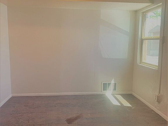 2nd image of 530 Utah St SE APT 1